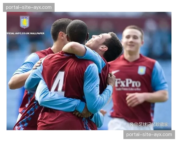 特写：阿斯顿维拉小球迷在家人帮助下，通过数字孪生球场功能“走进”更衣室通道