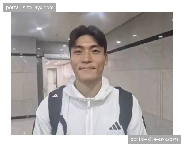 特写：40岁老将汪嵩替补登场，以其经验稳定浙江队中场节奏